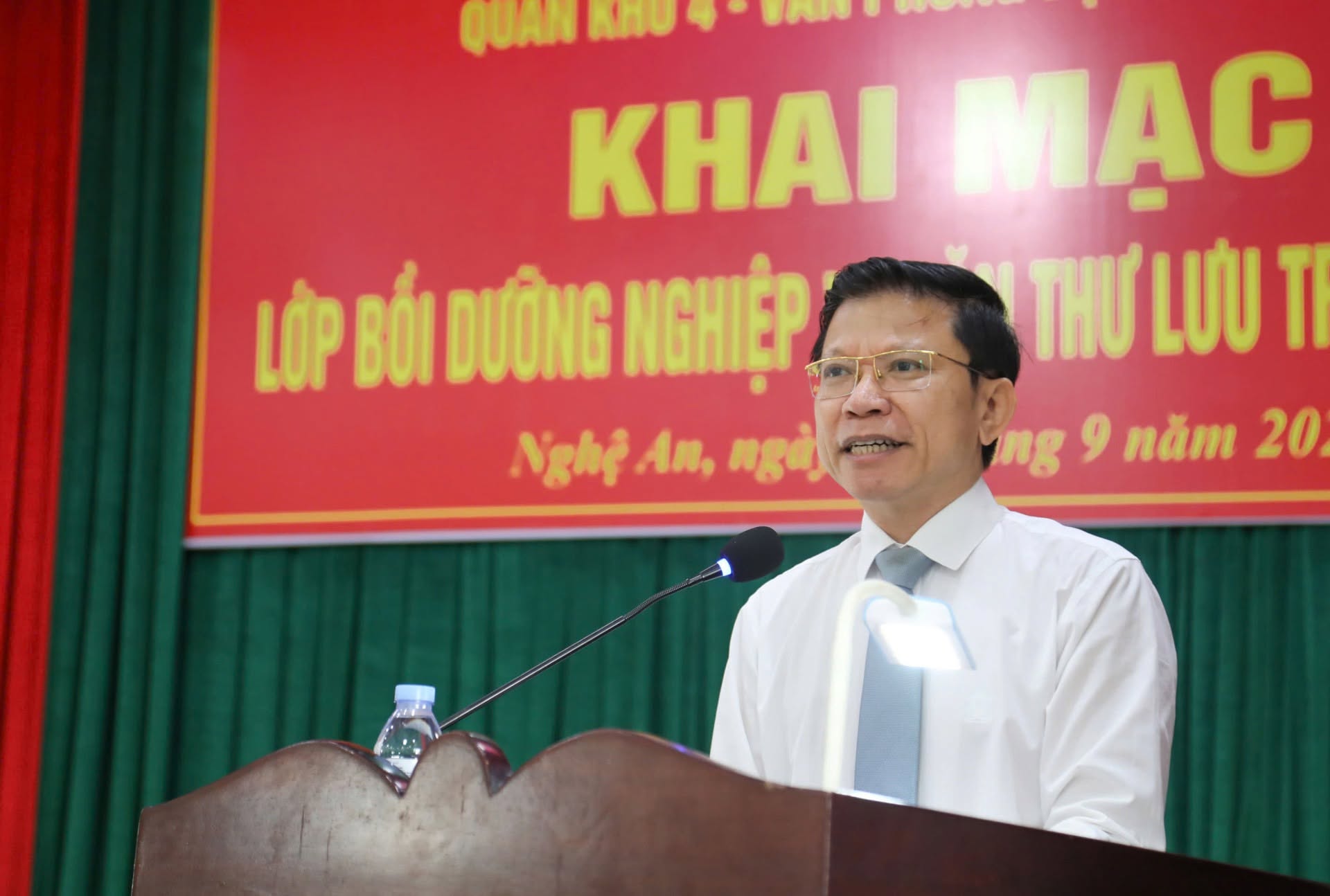 VNU-USSH ĐỒNG HÀNH XÂY DỰNG CÔNG TÁC VĂN THƯ – LƯU TRỮ CHÍNH QUY, HIỆN ĐẠI TẠI QUÂN KHU IV
