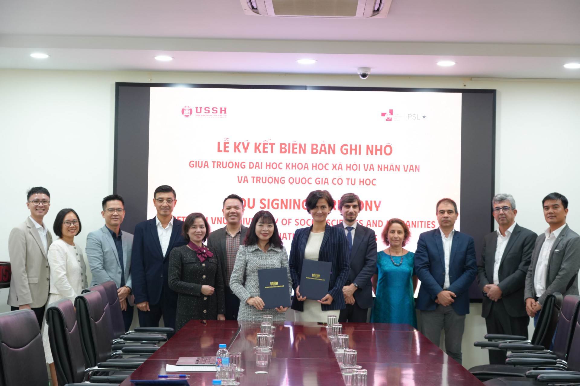 Đẩy mạnh hợp tác quốc tế trong lĩnh vực Lưu trữ học: Trường Quốc gia Cổ tự học (École Nationale des Chartes, Pháp) ký kết Biên bản ghi nhớ hợp tác với Trường Đại học Khoa học Xã hội và Nhân văn