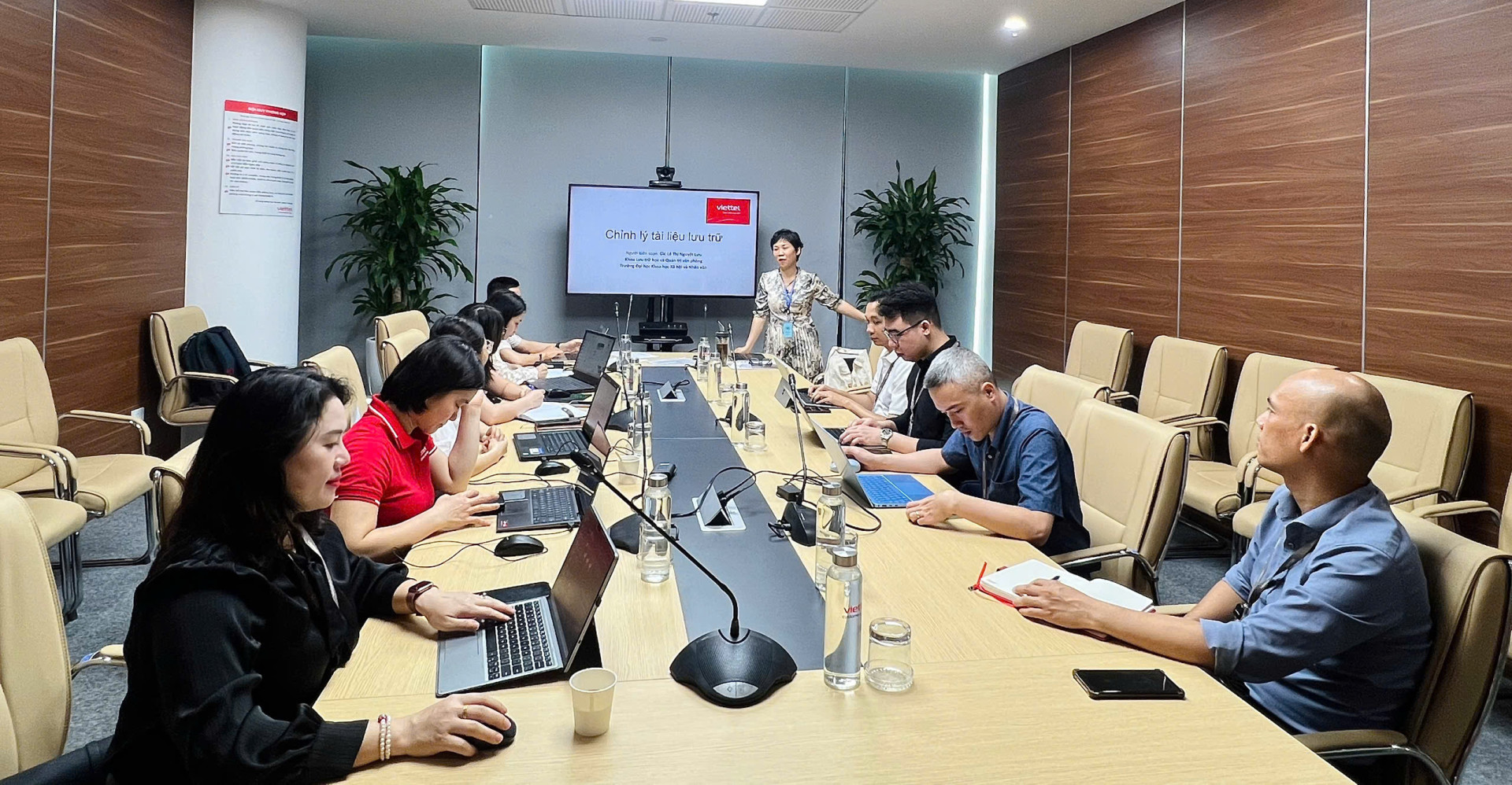 Chuyển giao công nghệ triển khai dự án chỉnh lý và số hóa tài liệu lưu trữ - Phương thức gắn kết giữa Nhà trường và Doanh nghiệp của ngành Lưu trữ học