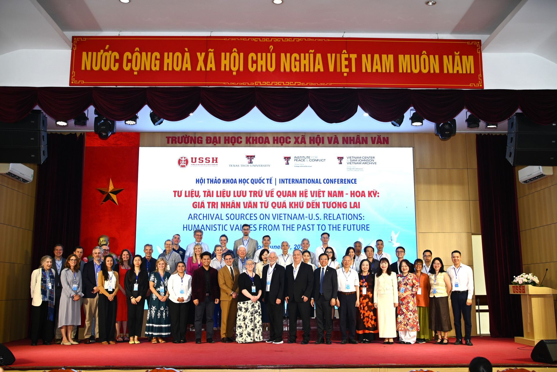 HỘI THẢO KHOA HỌC QUỐC TẾ VỀ TƯ LIỆU, TÀI LIỆU LƯU TRỮ VIỆT NAM – HOA KỲ: PHÁT HUY GIÁ TRỊ QUÁ KHỨ, KIẾN TẠO HỢP TÁC TƯƠNG LAI