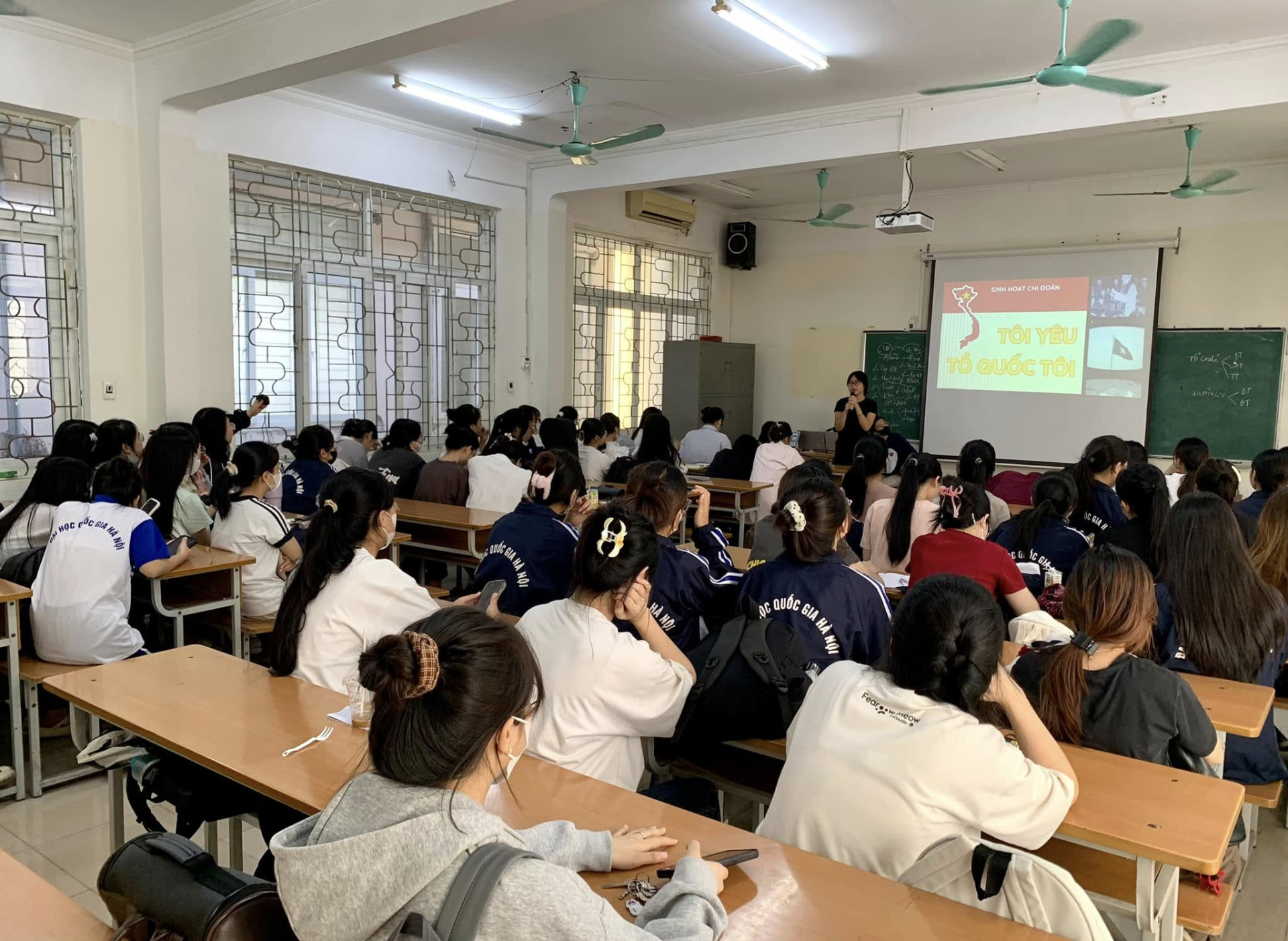 SINH HOẠT CHI ĐOÀN THÁNG 9: “TÔI YÊU TỔ QUỐC TÔI” – CHI ĐOÀN K68 QUẢN TRỊ VĂN PHÒNG